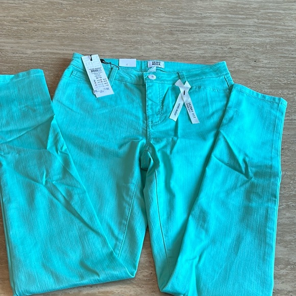 Vero Moda Jeans. Teal Denim. Wonder Jegging. Size 28.  
New with tags. - Picture 1 of 10